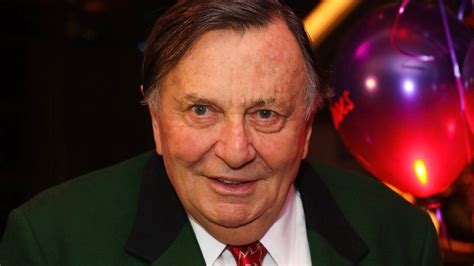 brenda wright wife of barry humphries|Barry Humphries’ family say he was ‘himself until very。